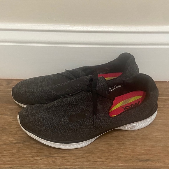 🧡 Women’s Skechers Go Walk Goga Max slip - on sneakers - Picture 1 of 8